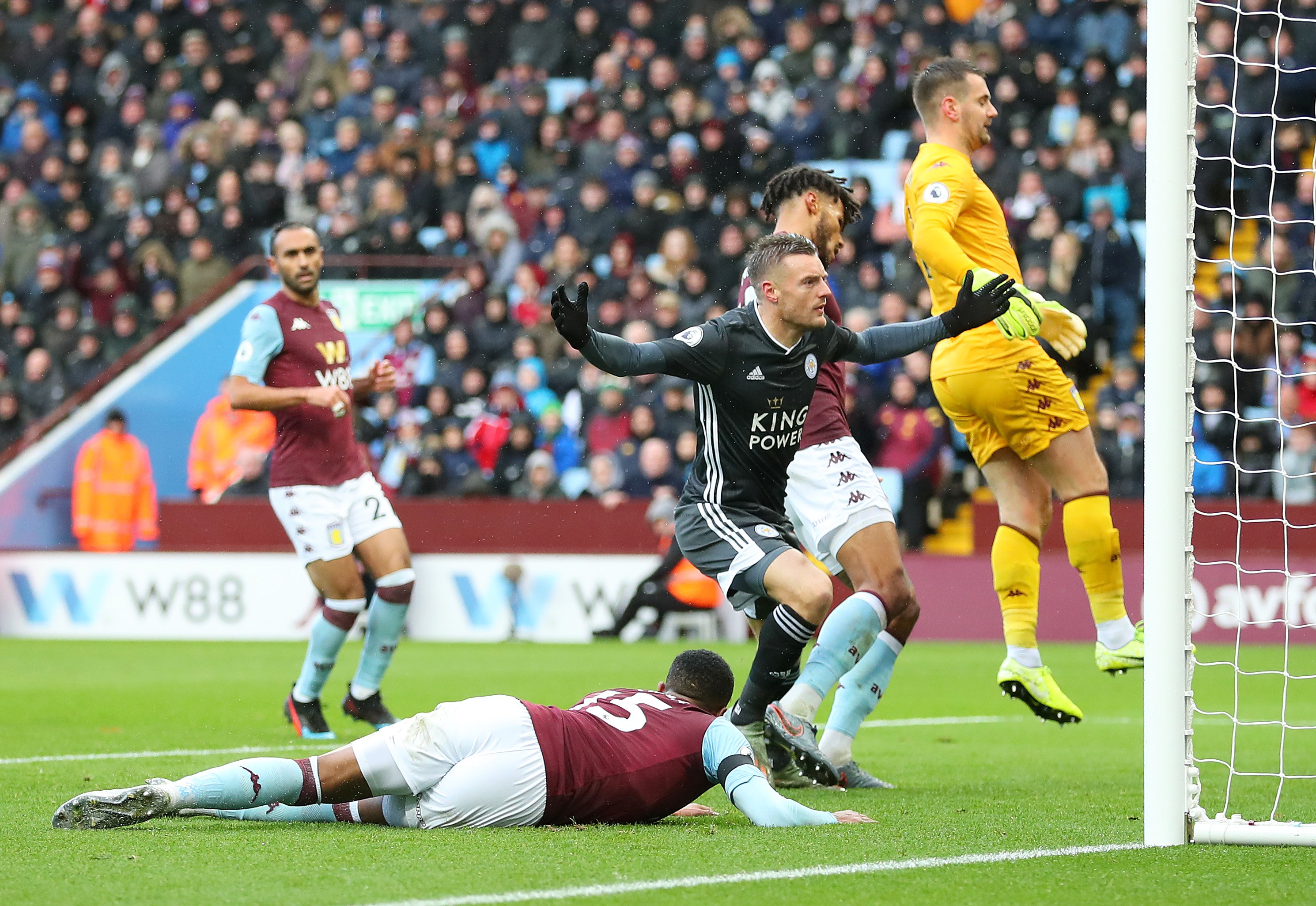 中的巨大潜 中的巨大潜